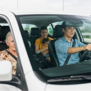 Hinh thuc xe ghep Ha Long di Ha Noi su dung xe ca nhan co nho khong chen chuc rieng tu thoai mai hon so voi xe khach truyen thong