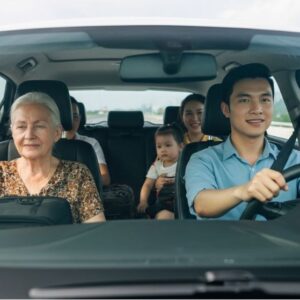 Khong gian xe ghep rong rai thoai mai thuan tien cho nguoi gia tre nho va khach mang nhieu do dac